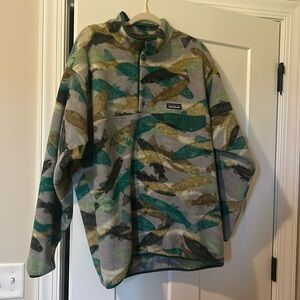 Patagonia Synchilla Snap-T Trout Tails Legend Green Large Fish Swimming Print L